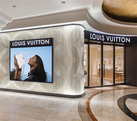 louis vuitton takashimaya.